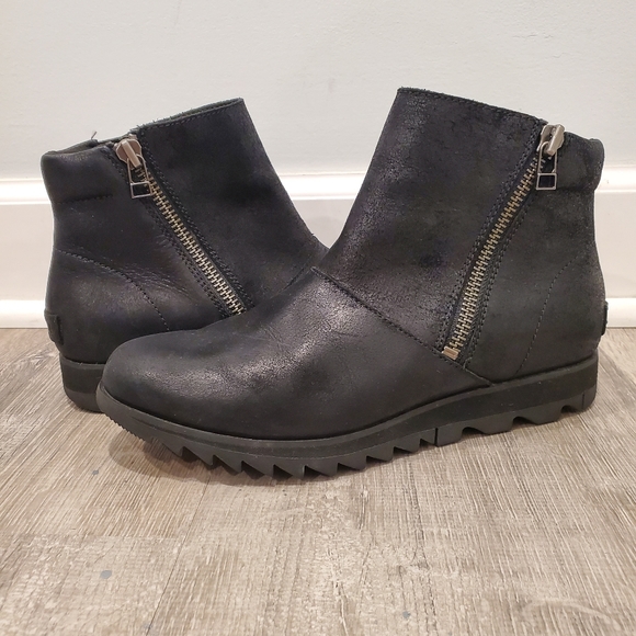 Sorel Harlow Black Leather Waterproof Boot - Picture 2 of 6